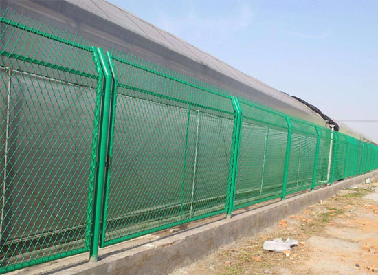 鋼板網(wǎng)護(hù)欄