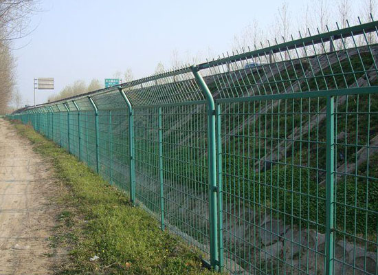 公路護(hù)欄網(wǎng)