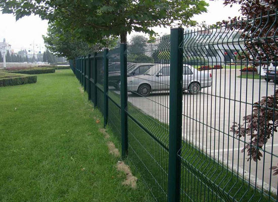 小區(qū)護(hù)欄網(wǎng)為什么要進(jìn)行浸塑處理？